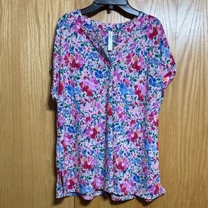 Floral V-Neck Short Sleeve Top in Pink by dear Scarlet